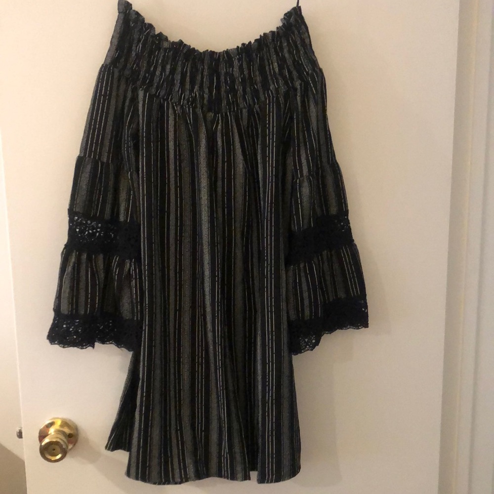 ⚡️ Women Black & White Off the Shoulder Blouse